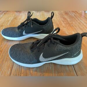 Nike Black and White Women's Sneakers